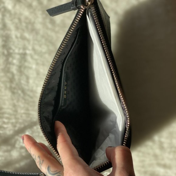 NWT DKNY Large Heritage Logo Wristlet - Picture 8 of 8